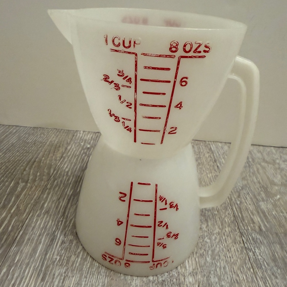 Vintage Tupperware double sided measuring cup
Cup and oz’s